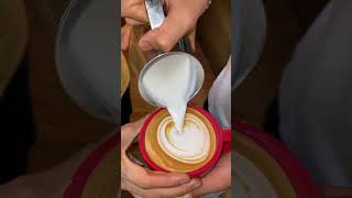 وقتی بچه های کافه لاته یاد میگیرن 😃😀#لاته #coffee #باریستا