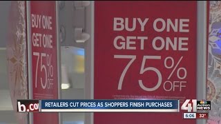 Last-minute shoppers look for deals