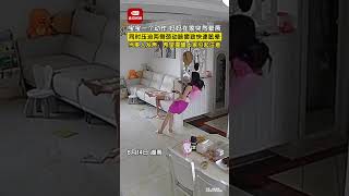 这个动作危险！#妈妈被宝宝压迫颈动脉窦突然晕厥 ，疑同时压迫两侧颈动脉窦致快速眩晕 ，#颈动脉窦人体的七寸之处 。当事人事后发声：希望提醒大家引起注意！有用的热知识！转发扩散！！