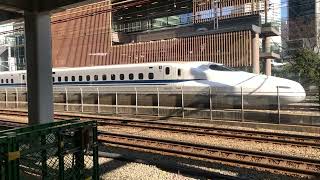 東海道新幹線E257踊り子並走浜松町駅