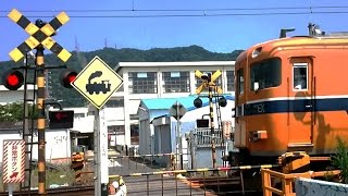 近鉄の踏切、標識がSLﾏｰｸ!? 電車しか通った事がないのに。Steam locomotive, Railroad crossing mark. 近鉄大阪線/法善寺駅～恩智第6号踏切.