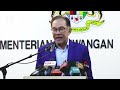 don t challenge me anwar tells muhyiddin