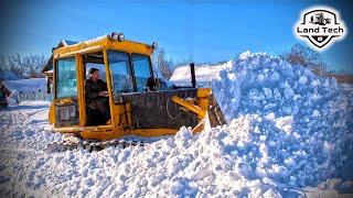 Холодный запуск редкого гусеничного трактора Т-90П (ДТ-75 КАЗАХСТАН)! Много снега! Слетела гусеница!