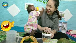 Kobi and Mom go to market to buy fruit