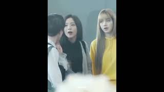 JISOO BLACKPINK REACTION WHEN THE MANAGER LOST LISA'S PASSPORT