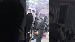 我到底是在你身后默默保护你的人，还是在你前面斩妖除魔人，或许又是陪你冲锋陷阵的人？我不知道？我不知道？我不知道？我只知道，陪你到天荒地老，就算有一天，我去到了山那边，我还会一如既往的保佑着你！李玉顺