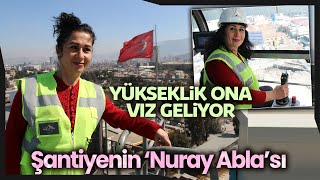 Metrelerce Yükseğe Tırmanıp Kule Vinç Operatörlüğü Yapıyor