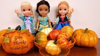 Elsa and Anna toddlers - THANKSGIVING 2018 - pumpkin pie cooking - dinner - turkey - party - guests