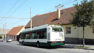 Škoda 24Tr Irisbus v zastávce Černice