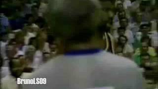 Magic Johnson blocks Larry Bird (RARE)