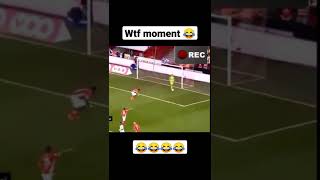 What his doing? wtf moment 😂😂 #shorts #footballshorts #wtf #funny #funnyvideo #funnyfootball #viral