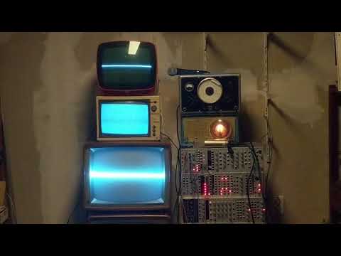 Experiment with televisions, radio and an oscillator Experiment with televisions, radio and an oscillator
