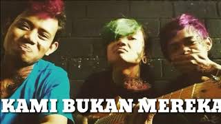 S.K.O.K feat Jabhe \u0026  alpi Crewsakan -kami bukan mereka Video liryc