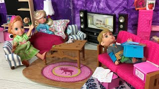 Anna and Elsa Toddlers - Christopher has a secret ! Boarding School - Ep. 519 - Toys In Action