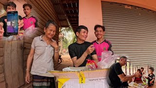 ขอบคุณผู้ใหญ่ใจดีจากฝั่งไทย🇹🇭ที่ฝากขนมให้เด็กๆและฝากโทรศัพท์ให้บ่าวผาง ดีใจถึงกลับพูดไม่ได้🥰