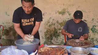 Tradisi Mebat Bapak-bapak di Bali