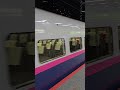 e2系新幹線が東京駅を発車するシーン