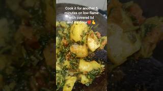 हिवाळी स्पेशल हेल्दी आणि टेस्टी आलू मेथी🍲 #shorts #ytshorts #food #aloomethirecipe #trending #viral