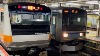 【E231系K1編成  AT出場自走回送兼三鷹返却（機器更新）】E231系800番台ﾐﾂK1編成（トップナンバー）が回送電車とし警笛鳴らし三鷹駅4番線を発車するシーン（回9548M）2023.8.23