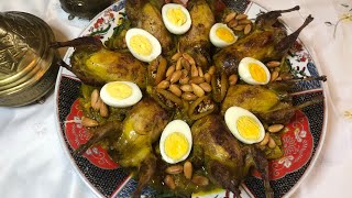 السمان محشو(معمر)على الطريقة المغربية الأصيلة بطريقة جد سهلة و مبسطة.Cailles farcies à la marocaine.