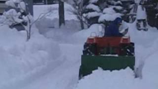 トラクターで除雪　バックオーライ！！