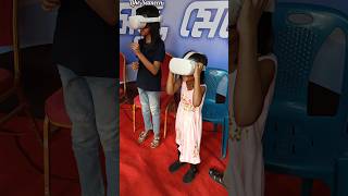 Sameen tries VR #VR