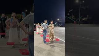 花篮美女来啦！手拉着手，走出大家闺秀的步伐，婀娜多姿！#潮汕挑花篮 #美女#熱門 #潮汕民俗文化 #弘扬和传承民俗文化 #beautiful