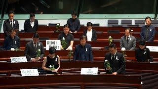 港民主派議員穿黑衣 為墜樓示威者默哀 20190619 公視晚間新聞