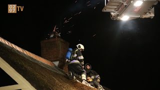 Brandweer rukt massaal uit voor schoorsteenbrand - 0297 TV