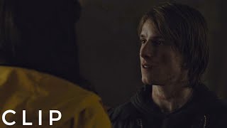 Dark S3E1-Jonas talks to Alt Martha under the bridge