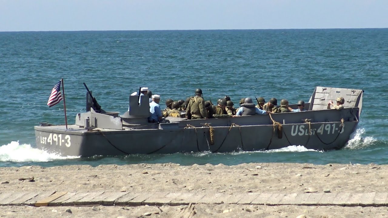 Huge D-Day Battle Reenactment With 1000+ Troops, Tanks, Airplanes At D ...