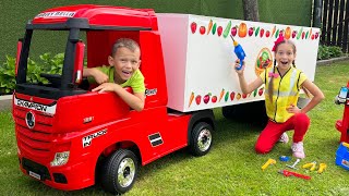 Max and Sofia unboxing and assembling Giant Toy truck