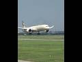 Landing Runway 24 Pesawat Boeing 787 Etihad di Bandara Soekarno-Hatta Jakarta