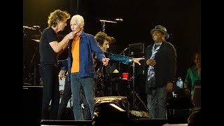 Charlie Watts introduces Darryl Jones during the Band Introductions | The Rolling Stones, 2019