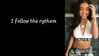Malu Trevejo Luna llena english lyrics