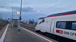 Abfahrt des EuroCityExpress 193 und Einfahrt der Regionalbahn 58134 am 19.11.2024 in Buchloe