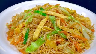 You can try this method for fried instant noodles, it is not sticky to the pan, does not clump