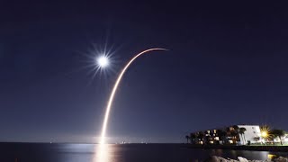 SpaceX Falcon 9 Launch and booster landing at Kennedy Space Center / Cape Canaveral