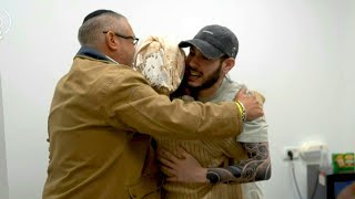 Freed Israeli hostage Eliya Cohen reunites with relatives after release | AFP