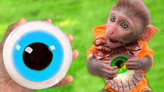 Monkey Baby Bim Bim eats Eyeballs Jelly with puppy and playing with duckling