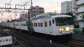 回9765M 185系 B6編成 臨時特急谷川岳ループ号大宮行の返却回送が土呂駅0番線を通過するシーン