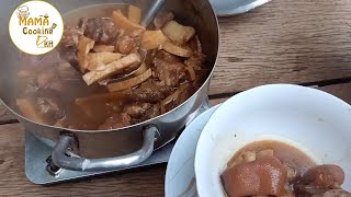 ខទំពាំងជើងជ្រូកឆ្ងាញ់/Sweet pork leg receipt / How to cook bamboo shoot with pork leg.