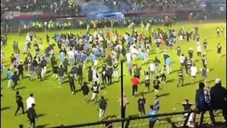confusão dentro de um estádio em Malang, na Indonésia, terminou em tragédia 127 mortos 😱