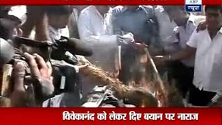 Congress activists burn effigy of Nitin Gadkari