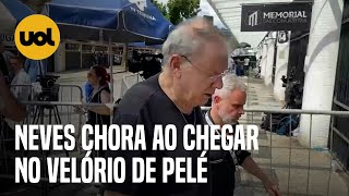 Milton Neves chora ao chegar no velório de Pelé