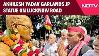 Akhilesh Yadav Latest News | SP Chief Garlands JP Narayan Statue On Lucknow Road