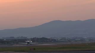 千里川土手 J-AIR CRJ-200 飛行機 離陸