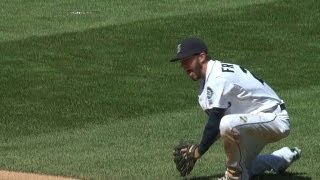 CWS@SEA: Franklin makes diving stop, throws for out