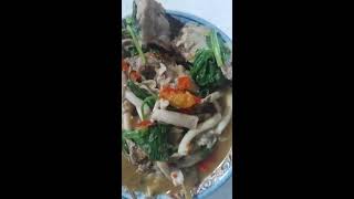 มากินแกงเห็ดขอนใส่ซีกโคร่งหมูอร่อยมากค่ะ