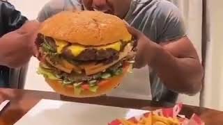 Big man Vs big burger KITCHEN HACKS THAT WILL SHAKE YOU TO THE CORE || Giant Food Challenge by 5-Min